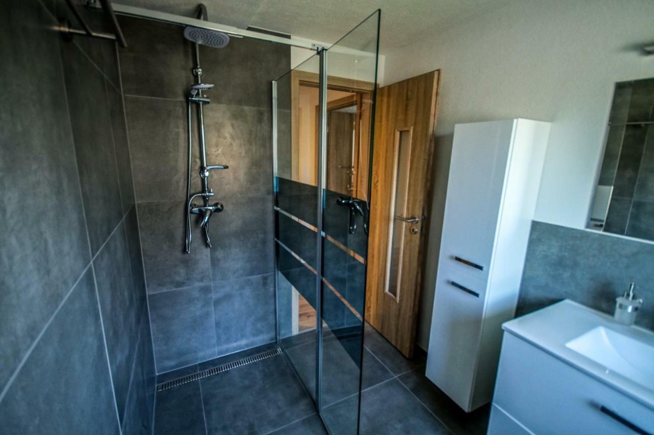 Aresko-Apartments Vidnava Eksteriør bilde